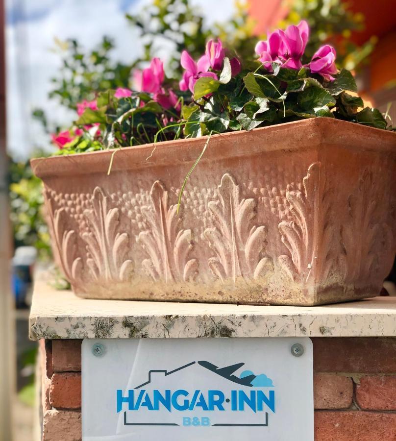 Hangar Inn Фьюмичино Экстерьер фото