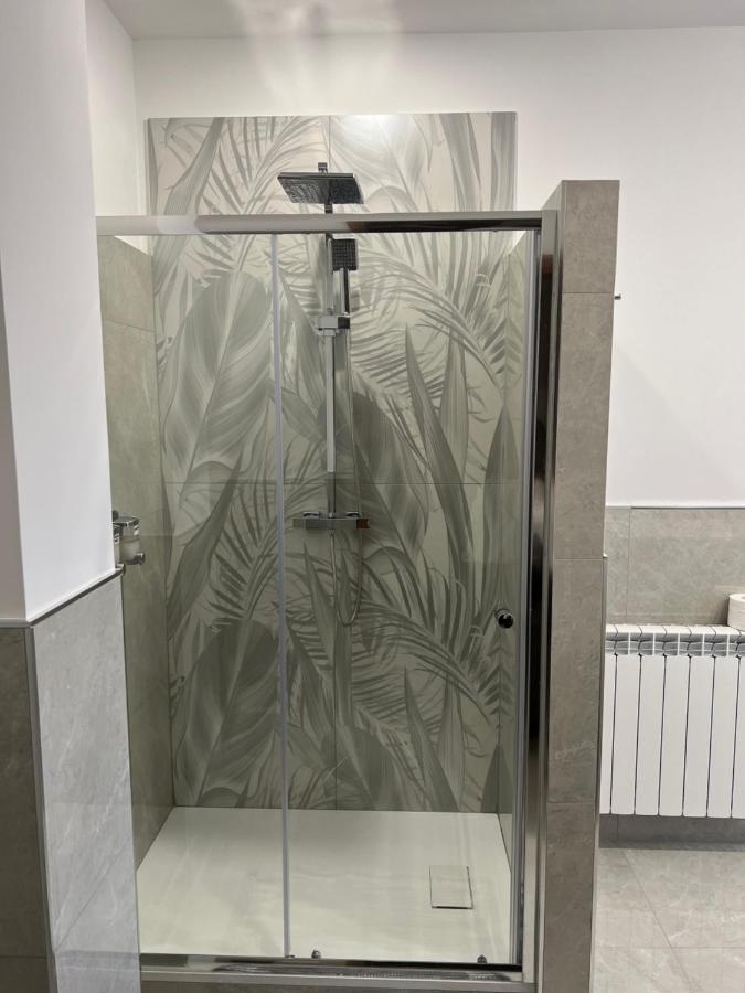 Hangar Inn Фьюмичино Экстерьер фото